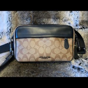 Coach graham crossbody in signature canvas
